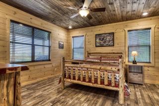 Adventure Splash - Smoky Mountain Retreats Cabins with Private Indoor Pool, Hot Tubs & Fun! - 1