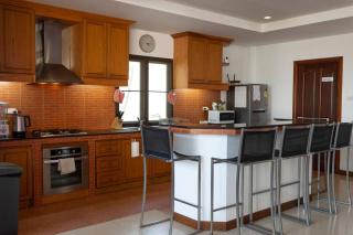 Coconut Palms huge swimming pool and pool table V136 - 8