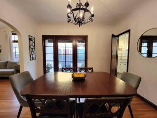 Glamorous Getaway: Exclusive 1BR LA Hotspots - 5