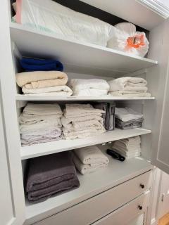 Glamorous Getaway: Exclusive 1BR LA Hotspots - 3