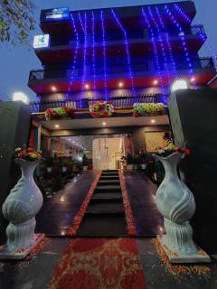 Hotel Red York By Byob Hotels - Noida - 1