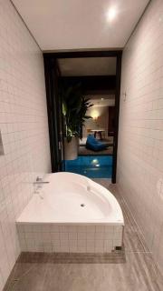 Akhila 5 - 1 BR modern tropical villa at the heart of Seminyak - Seminyak - 9