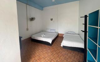 Blue Sunset Hostel - 5