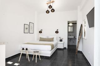 La Roka, Cliffside Memories - Imerovigli - 1