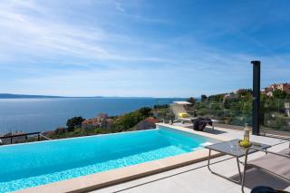 NEW! Three-bedroom Villa Sunshine with a heated pool, media room, and views of the sea - Jesenice - 8