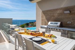 NEW! Three-bedroom Villa Sunshine with a heated pool, media room, and views of the sea - Jesenice - 6