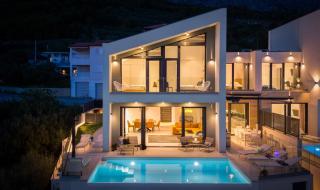 NEW! Three-bedroom Villa Sunshine with a heated pool, media room, and views of the sea - Jesenice - 0