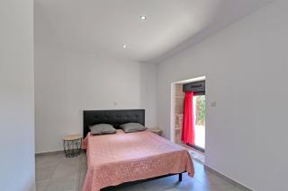 Gîte Theillac - Maison au calme avec beau jardin - - 1