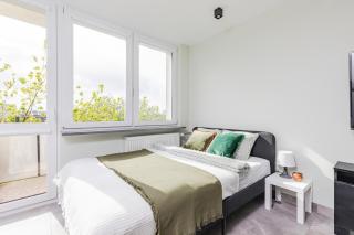 SuperApart Saska 48a, Sleek 6th-Floor Studio with Balcony & Elevator Access - 8