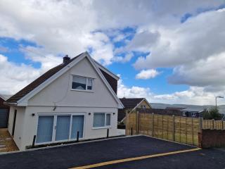 Modern Detached 3 bedroom home with off-road parking & bike store - Abercanaid - 0