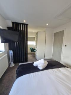 Modern Detached 3 bedroom home with off-road parking & bike store - Abercanaid - 7
