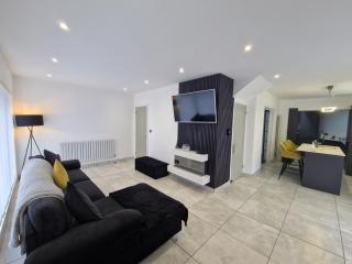 Modern Detached 3 bedroom home with off-road parking & bike store - Abercanaid - 5