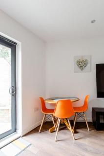 Spacious Family Friendly Wonderful Home with Free Parking - Kent - 5