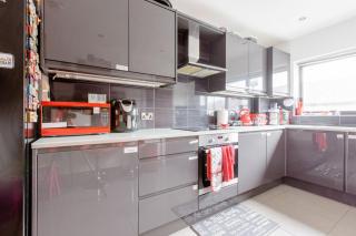 Spacious Family Friendly Wonderful Home with Free Parking - 2