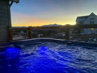 The Hilltop Haven w Hot Tub and The Best Views - Leadville - 4