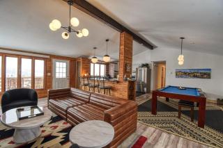 The Hilltop Haven w Hot Tub and The Best Views - Leadville - 9