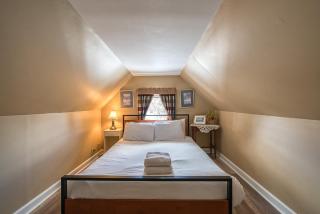 Historic Loft on top of The Governor's Mansion - 8