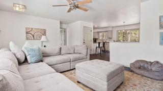 Mountain Home with Amazing Views and Hot Tub - 9