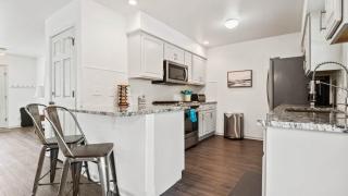 Mountain Home with Amazing Views and Hot Tub - 7