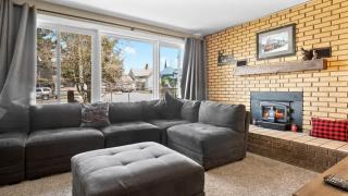 Mom's House - 1 block from downtown & Hot Tub - 9