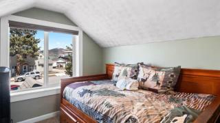 Mom's House - 1 block from downtown & Hot Tub - 6