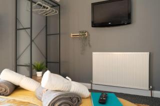 Vibrant City Centre Townhouse With Free Parking rare Outdoor Patio - 8