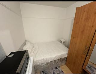 Queenel Room - Eltham - 2