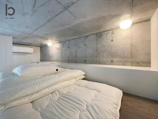 bHOTEL Nekoyard - Modern Loft Studio Steps from Peace Park - Hiroshima - 2