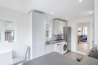 Refurbished High Spec CENTRAL Family Home - 4