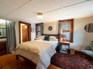 Berkshire Vacation Rentals: Centrally Located Historical Home - Lee - 5