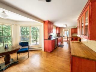 Berkshire Vacation Rentals: Renovated Five Bedrooms In Historic Williamstown - Williamstown - 2