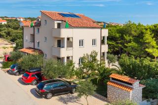 Apartments Sandra - Mandre - 0