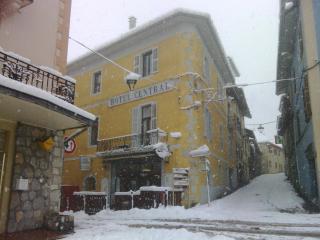 Hotel Central - Saint-Pierre-dʼAlbigny - 8