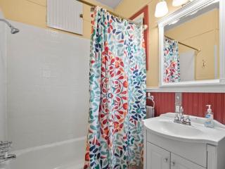 The Zinnia Victorian Charm with Mountain Views - 5