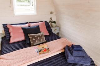 The Downs Stables Glamping Pod Theos Charm - Findon - 2
