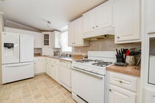 3 bed 2 bath with office room-with futon bed on Weiss Lake - with community ramp & dock - Centre - 4