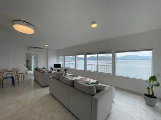 bLOCAL KAI House - with Ocean view good for 8 PPL Free WiFi - - 3