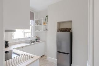 The Oval Abode - London - 9