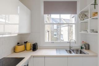 The Oval Abode - London - 8