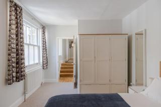 The Oval Abode - London - 7
