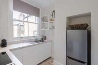 The Oval Abode - London - 2