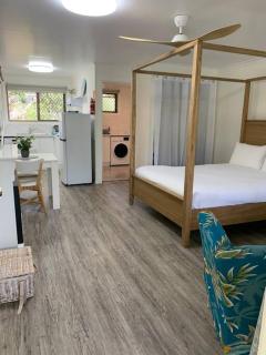 Turtle Cove Lake Front Cabin 300m To Beach - Hervey Bay - 5