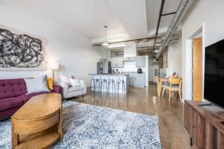 3BR 2BA Luxury Historic Loft With Gym by ENVITAE - Kansas City - 7