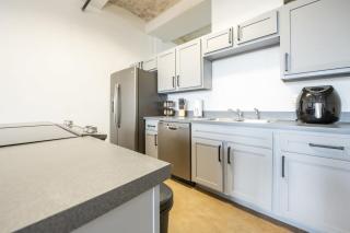 3BR 2BA Luxury Historic Loft With Gym by ENVITAE - Kansas City - 4