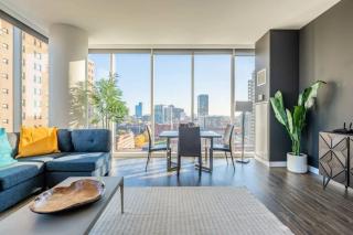 3BR Luxury Glass Apartment With Views Pool & Gym - Chicago - 8