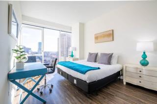 3BR Luxury Glass Apartment With Views Pool & Gym - Chicago - 1
