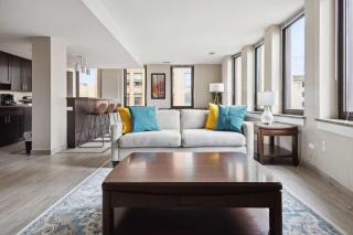 2BR Downtown Luxury Getaway - Detroit - 0