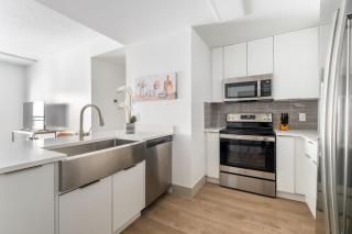 3BR Modern Downtown Apartment with Gym & Office - Charlotte - 2