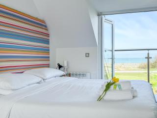 Waves Guest Suites - Castel - 4
