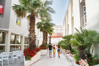 Hotel Continental & Residence - Gabicce Mare - 3
